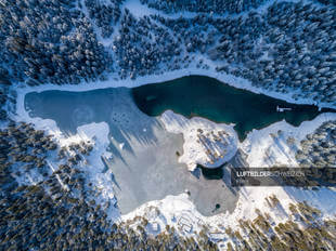 Luftaufnahme Caumasee im Winter Luftbild