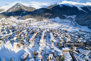 Luftaufnahme Davos Platz Panorama Luftbild