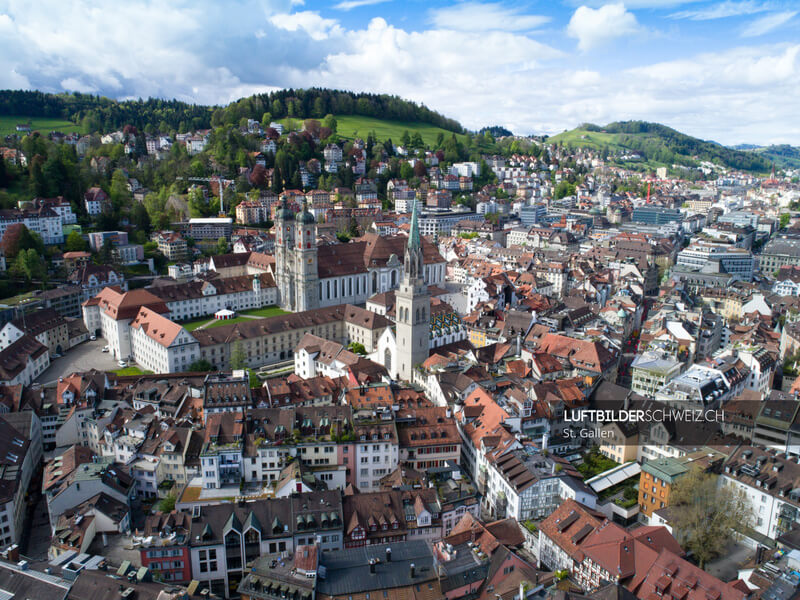 Luftaufnahme Stiftskriche der Stadt St. Gallen Luftbild