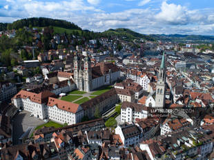 Luftaufnahme St. Gallen Stadt mit Stiftskirche Luftbild