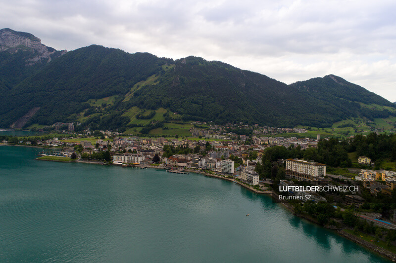 Luftaufnahme Vierwaldstättersee Brunnen SZ Luftbild