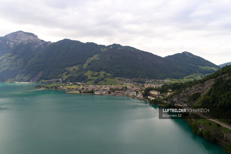 Luftaufnahme Brunnen SZ Vierwaldstättersee Luftbild