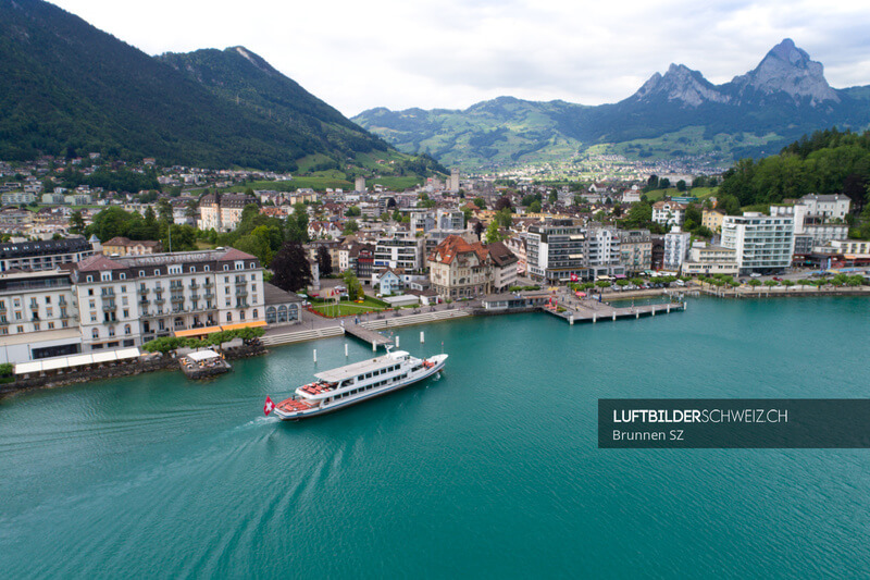 Luftaufnahme Brunnen SZ am Vierwaldstättersee Luftbild