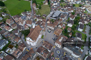 Luftaufnahme Stadtzentrum Schwyz Luftbild