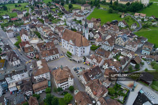 Luftaufnahme Schwyz Stadtmitte Luftbild