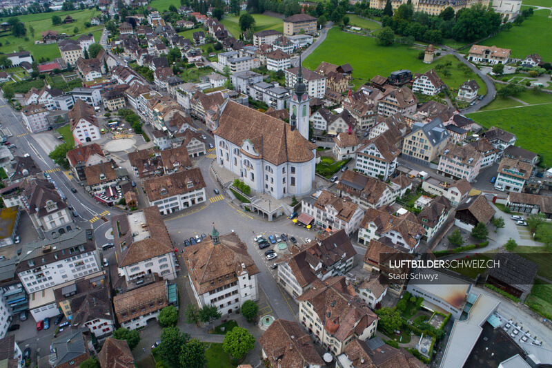 Luftaufnahme Schwyz Stadtmitte Luftbild
