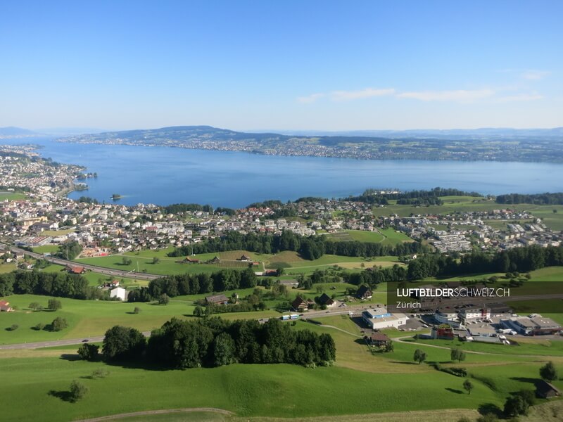 Luftaufnahme Zürisee, Richterswil und Wollerau Luftbild