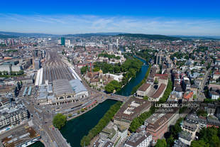 Luftaufnahme Zürich HB und Limmat Luftbild