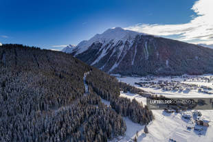 Luftbild Landschaft Davos im Winter