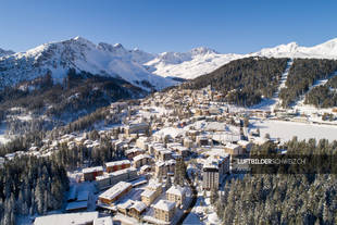 Arosa Ortseingang Luftbild im Winter
