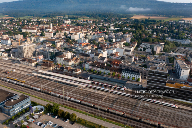 Delémont / Delsberg Hauptbahnhof Luftbild