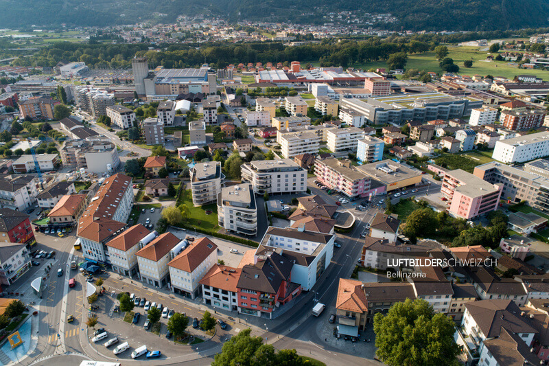 Giubiasco / Bellinzona Luftbild