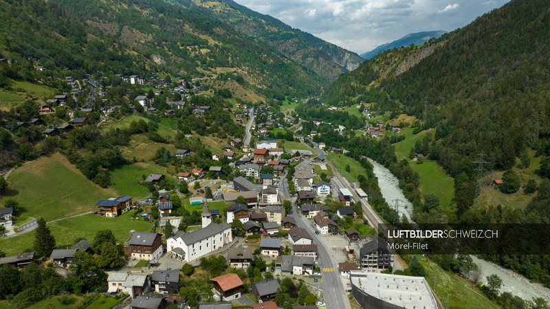 Idyllisches Mörel-Filet aus der Vogelperspektive Luftbild