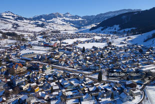 Luftaufnahme Appenzell und hoher Kasten Luftbild