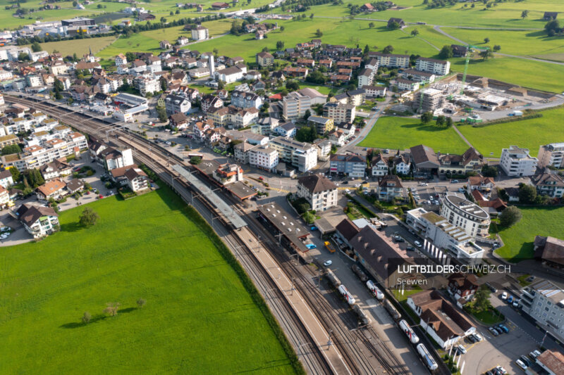 Luftaufnahme Bahnhof Schwyz Luftbild