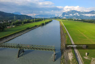 Luftaufnahme defekte Rheinbrücke Ostschweiz Luftbild