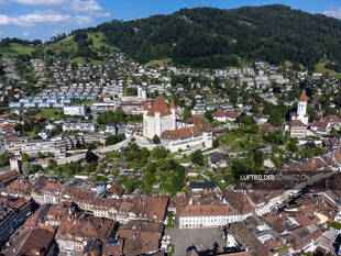 Luftaufnahme Schloss Thun Luftbild