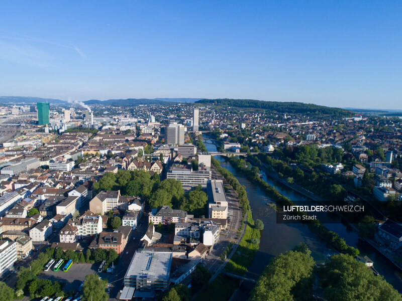 Luftaufnahme Zürich Kreis 5 Limmat Luftbild