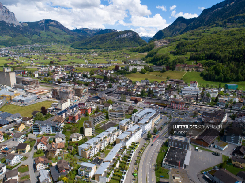 Luftbild Brunnen SZ Bahnhof