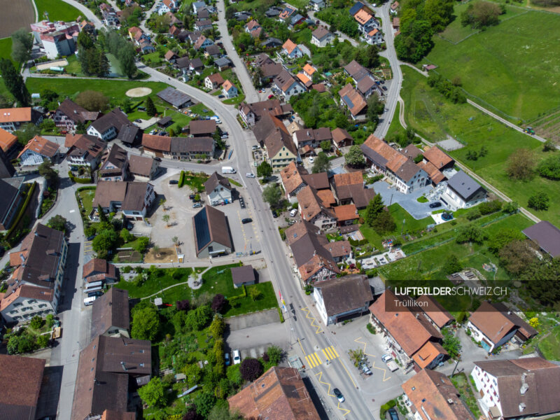 Drohnenfoto Trüllikon Schweiz Luftbild