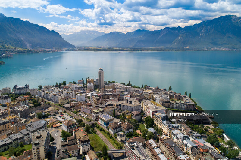 Montreux mit Genfersee Luftaufnahme Luftbild