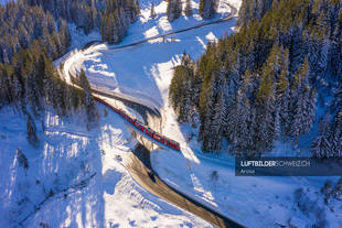 Luftbild Rhätische Bahn im Winter